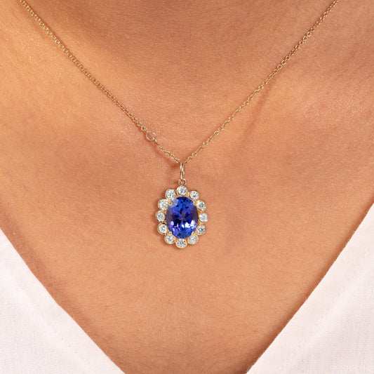 Elegant 18K Gold And Tanzanite Pendant with Natural Diamonds.